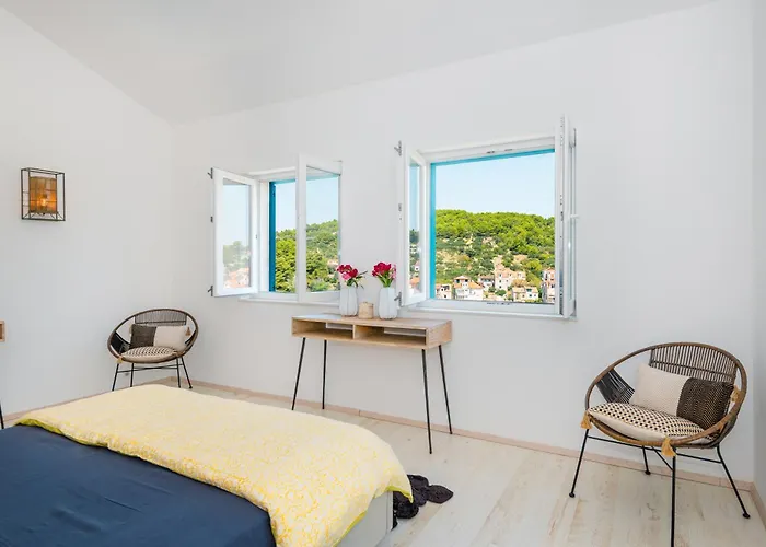 Marceline * Prvić Luka