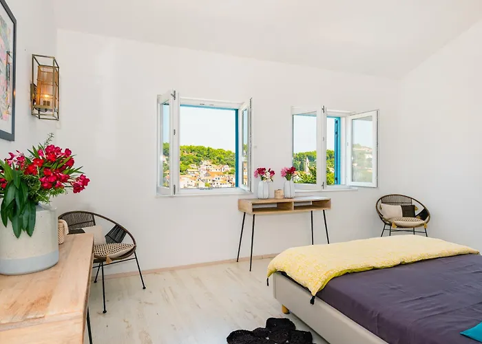 Marceline Villa Prvić Luka