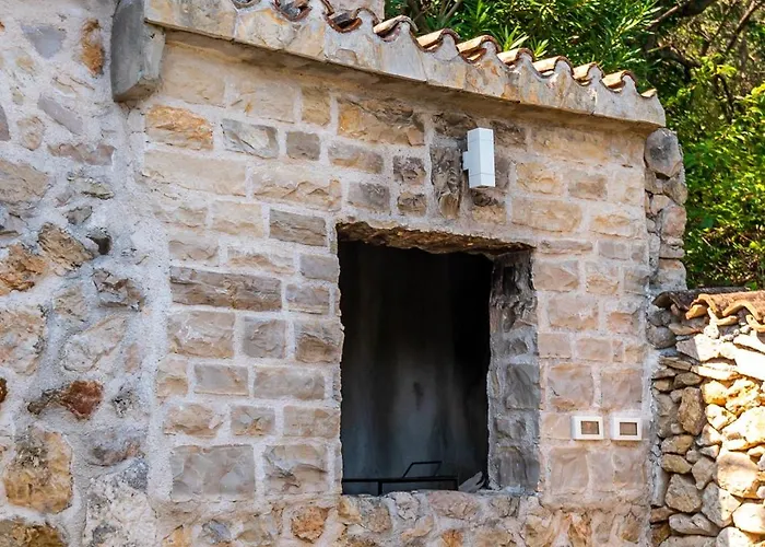 Marceline Villa Prvić Luka