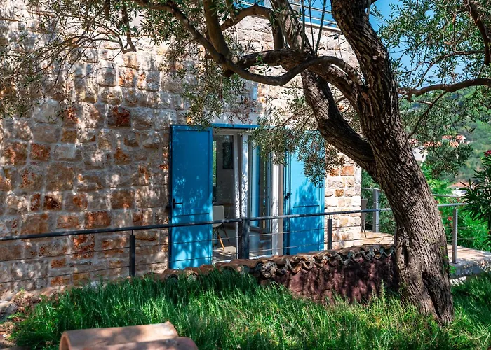 Marceline Villa Prvić Luka